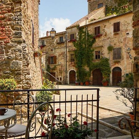 Inn Piazza In Montemerano, The Heart Of Tuscany Bagian luar foto