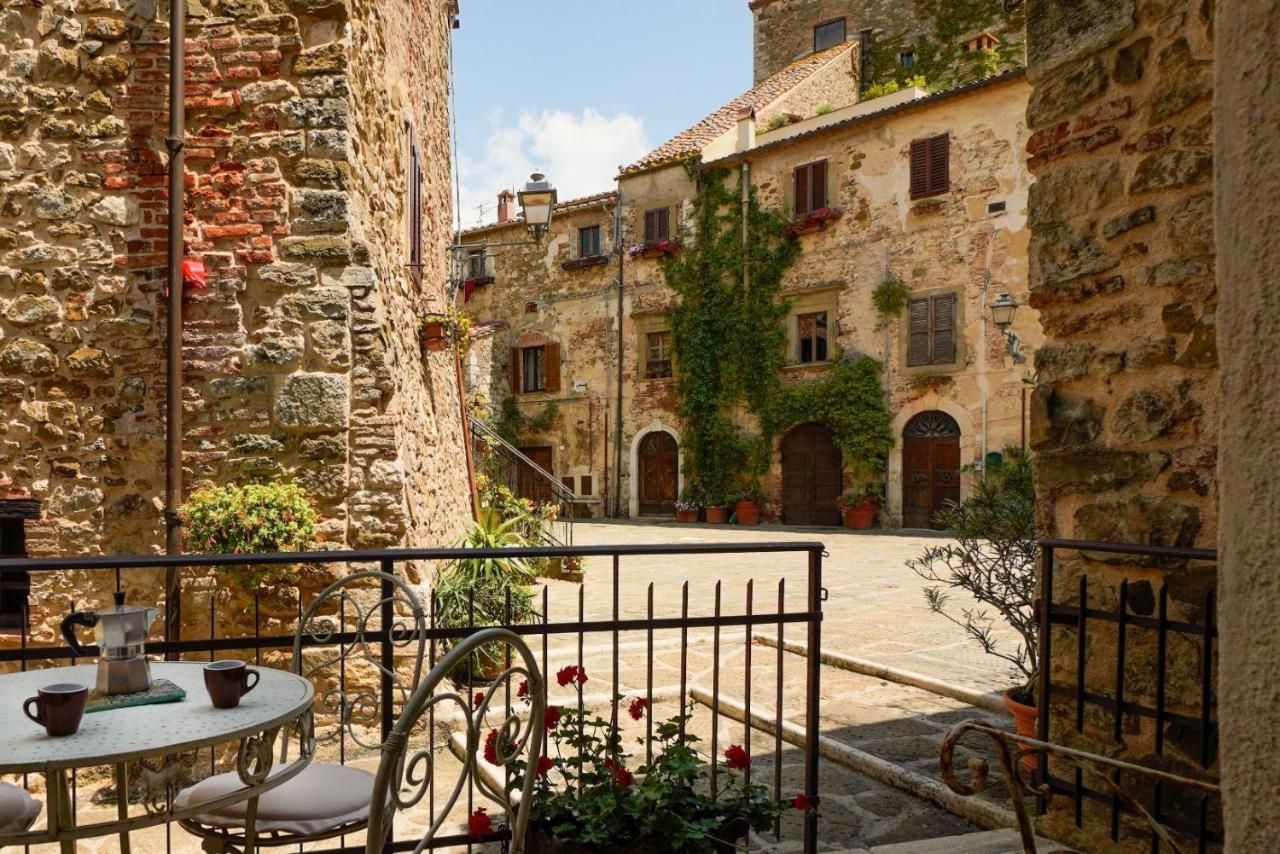 Inn Piazza In Montemerano, The Heart Of Tuscany Bagian luar foto