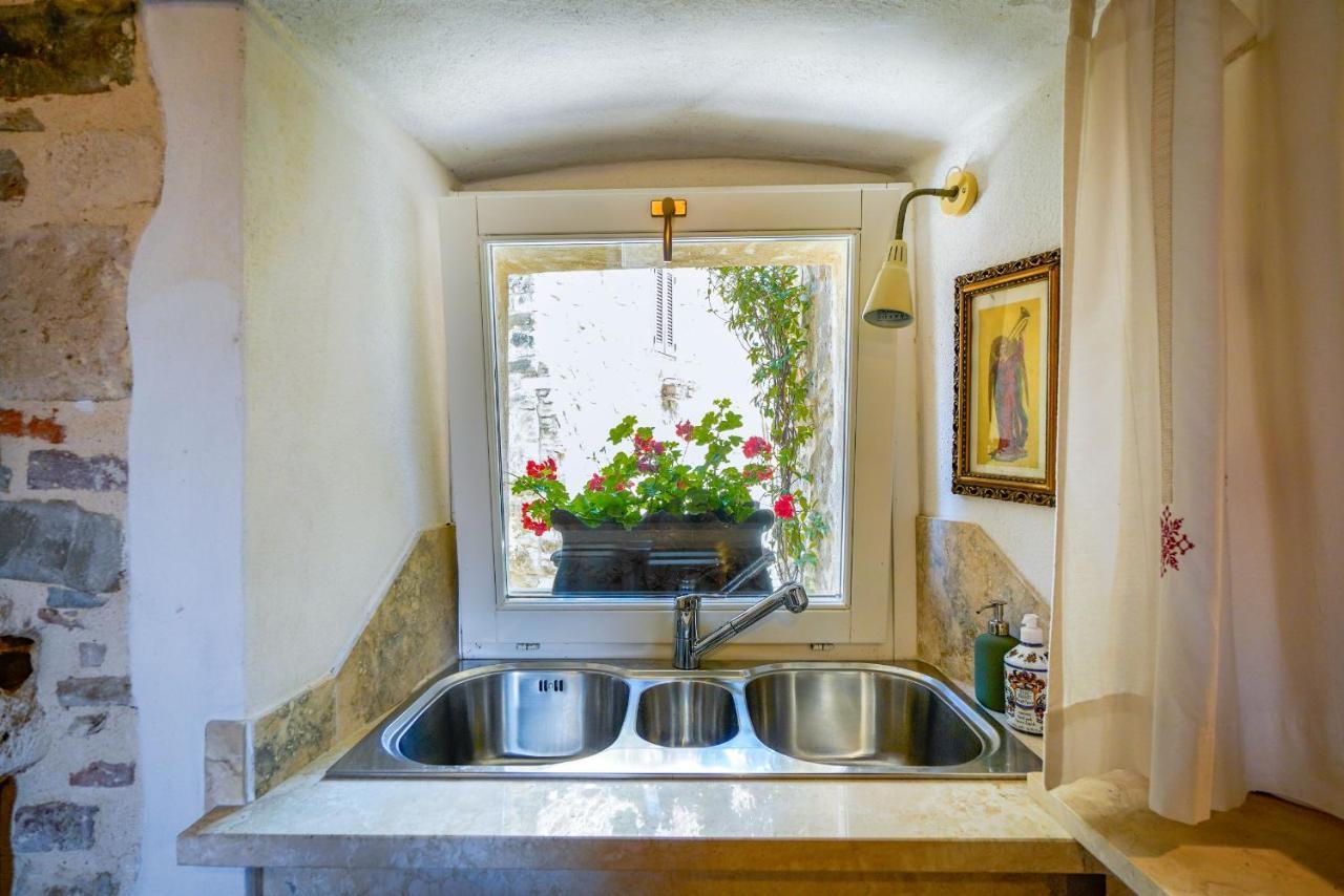 Inn Piazza In Montemerano, The Heart Of Tuscany Bagian luar foto